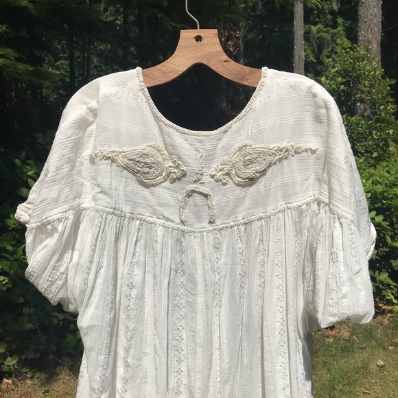 New Romantics White Hi-Lo Hem Embroidered Dress - Picture 4 of 4